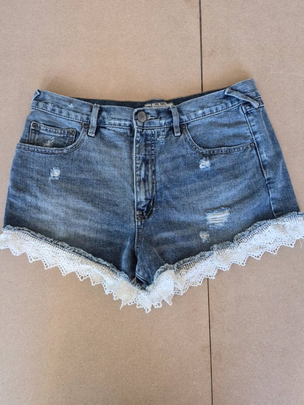 Free People Women’s 30 Distressed Denim Shorts White Crochet Lace Trim Cutoff